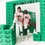 חולצת טריקו מכותנה אורגנית בהדפס lacoste x minecraft DZ4D0D879 ורוד 7sy נשים - Image 2