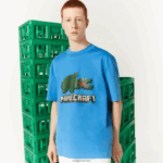 חולצת טריקו מכותנה אורגנית בהדפס lacoste x minecraft DZ4D0D881 כחול l99 נשים - Image 5