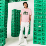 חולצת טריקו מכותנה אורגנית בהדפס lacoste x minecraft DZ4D0D879 ורוד 7sy נשים - Image 6