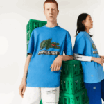 חולצת טריקו מכותנה אורגנית בהדפס lacoste x minecraft DZ4D0D881 כחול l99 נשים