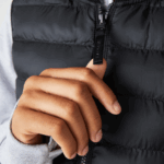 Lacoste אפוד דוחה מים מרופד DZ4D0D1252 שחור 031 גברים - Image 6