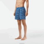 Lacoste בגד ים בהדפס דו גוונים DZ4D0D524 לבן כחול כל גברים - Image 2