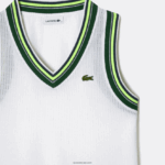 Lacoste גופייה קונטרסטית עם צווארון V DZ4D0D2442 לבן 001 נשים - Image 2