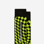Lacoste גרבי דחיסה של לוח דמקה DZ4D0D526 שחור צהוב 9y2 גברים - Image 2