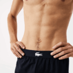 Lacoste הדפס תנין ומכנסי כותנה נמתחים ממותגים DZ4D0D1454 כחול כהה לבן 525 גברים - Image 4
