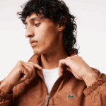 Lacoste ז'קט ספורט בהדפס מונוגרמה DZ4D0D378 lfa חום בהיר גברים - Image 2