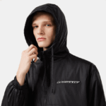 Lacoste ז'קט קפוצ'ון קצוץ עם קפוצ'ון DZ4D0D389 שחור c31 גברים - Image 2