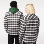 Lacoste חולצה בהדפס צ'קים ממותגים DZ4D0D1393 לבן שחור כחול z23 גברים - Image 3
