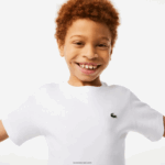 Lacoste חולצה ספורטיבית בתערובת כותנה נושמת DZ4D0D3027 לבן 001 בנים - Image 2