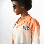 Lacoste חולצה עם הדפס מדורג בגזרה רגועה DZ4D0D1584 כתום לבן צהוב z81 גברים - Image 2