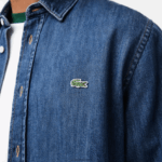 Lacoste חולצת ג'ינס מכותנה אורגנית בכושר רגיל DZ4D0D1502 כחול cdz גברים - Image 4