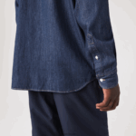 Lacoste חולצת ג'ינס מכותנה אורגנית בכושר רגיל DZ4D0D1503 אפור qjh גברים - Image 6