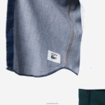 Lacoste חולצת ג'ינס מכותנה אורגנית בכושר רגיל DZ4D0D1502 כחול cdz גברים - Image 6