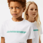 Lacoste חולצת טי מבד כותנה עם סימון ניגודיות DZ4D0D3014 לבן 001 ילדים - Image 2