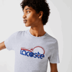 Lacoste חולצת טי נושמת עם צווארון צוואר ספורט DZ4D0D793 אפור צ'ין כחול אדום 7ku גברים - Image 2