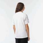 Lacoste חולצת טי עם פס לוגו בכושר רגיל DZ4D0D46 לבן 001 גברים - Image 3