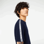 Lacoste חולצת טי עם פס לוגו בכושר רגיל DZ4D0D47 כחול כהה 166 גברים - Image 2