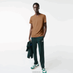 Lacoste חולצת טי של פימה כותנה עם צווארון V DZ4D0D613 חום z0w גברים - Image 2