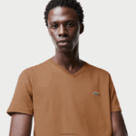 Lacoste חולצת טי של פימה כותנה עם צווארון V DZ4D0D613 חום z0w גברים - Image 4