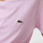 Lacoste חולצת טי של פימה כותנה עם צווארון V DZ4D0D615 ורוד z4h גברים - Image 4