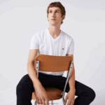 Lacoste חולצת טי של פימה כותנה עם צווארון V DZ4D0D40 לבן 001 גברים