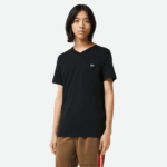 Lacoste חולצת טי של פימה כותנה עם צווארון V DZ4D0D41 שחור 031 גברים
