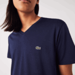 Lacoste חולצת טי של פימה כותנה עם צווארון V DZ4D0D42 כחול כהה 166 גברים - Image 7