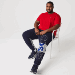 Lacoste חולצת טי של פימה כותנה עם צווארון V DZ4D0D617 אדום 240 גברים - Image 9