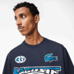 Lacoste חולצת טריקו בהדפס כותנה ג'רזי בגזרה רופפת DZ4D0D146 כחול kxe גברים - Image 2