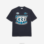 Lacoste חולצת טריקו בהדפס כותנה ג'רזי בגזרה רופפת DZ4D0D146 כחול kxe גברים - Image 4