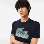 Lacoste חולצת טריקו בהדפס כותנה ג'רזי DZ4D0D64 כחול כהה 166 גברים - Image 2