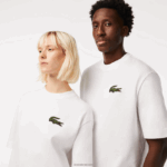 Lacoste חולצת טריקו גדולה מכותנה אורגנית תנין בגזרה משוחררת DZ4D0D75 לבן 001 גברים - Image 2