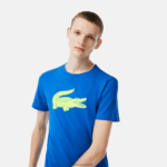 Lacoste חולצת טריקו ג'רזי נושמת בהדפס תלת מימד DZ4D0D88 כחול צהוב וכו' גברים - Image 2