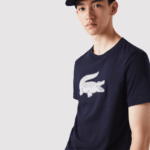 Lacoste חולצת טריקו ג'רזי נושמת בהדפס תלת מימד DZ4D0D706 כחול כהה לבן 525 גברים