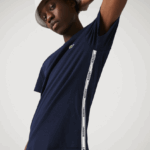Lacoste חולצת טריקו כותנה עם צווארון ממותגים DZ4D0D909 כחול כהה 166 גברים - Image 2