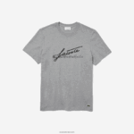 Lacoste חולצת טריקו כותנה עם צווארון עגול בהדפס חתימה ותנין DZ4D0D760 אפור chine 4jv גברים - Image 4