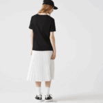 Lacoste חולצת טריקו כותנה עם צווארון V DZ4D0D2606 שחור 031 נשים - Image 2