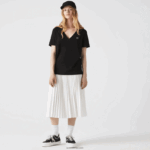 Lacoste חולצת טריקו כותנה עם צווארון V DZ4D0D2606 שחור 031 נשים