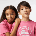 Lacoste חולצת טריקו מג'רזי מכותנה ממותגת בניגוד DZ4D0D3029 ורוד 2r3 ילדים - Image 2