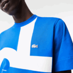 Lacoste חולצת טריקו מכותנה עם אותיות ניגודיות בהתאמה רגילה DZ4D0D568 כחול k1q גברים - Image 4