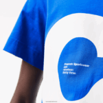 Lacoste חולצת טריקו מכותנה עם אותיות ניגודיות בהתאמה רגילה DZ4D0D568 כחול k1q גברים - Image 7