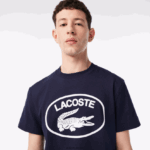 Lacoste חולצת טריקו ממותגת מכותנה בגזרה רגועה בטון על טון DZ4D0D147 שחור/לבן אה גברים - Image 2