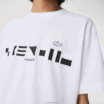 Lacoste חולצת טריקו עם הדפס בגזרה רגועה DZ4D0D661 לבן 001 גברים - Image 4