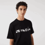 Lacoste חולצת טריקו עם הדפס בגזרה רגועה DZ4D0D662 שחור 031 גברים