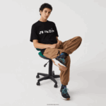 Lacoste חולצת טריקו עם הדפס בגזרה רגועה DZ4D0D662 שחור 031 גברים - Image 7