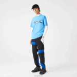 Lacoste חולצת טריקו עם הדפס בגזרה רגועה DZ4D0D663 כחול 4xa גברים - Image 2