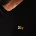 Lacoste חולצת טריקו עם צווארון V DZ4D0D714 שחור 031 גברים - Image 4