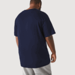 Lacoste חולצת טריקו עם צווארון V DZ4D0D716 כחול כהה 166 גברים - Image 3