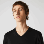 Lacoste חולצת טריקו קלת משקל עם צווארון V מכותנה פימה DZ4D0D676 שחור 031 גברים - Image 2