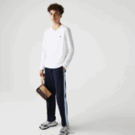Lacoste חולצת טריקו קלת משקל עם צווארון V מכותנה פימה DZ4D0D675 לבן 001 גברים